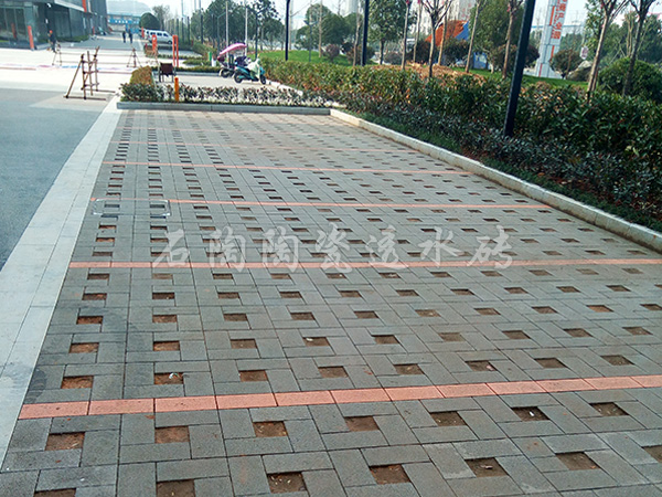 【成都高新区昆华路】陶瓷透水砖项目工程